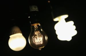یک نمونه لامپ سوخته در کنار لامپ های سالم