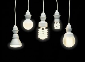 لامپ های فلورسنت متفاوت از نظر رنگ ، اندازه و مدل در کنار یکدیگر