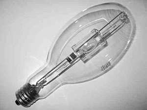 نوعی از لامپ متال هالید که شبیه لامپ های جیوه ای است و به اسم لامپ متال هالید حبابی شناخته می‌شود